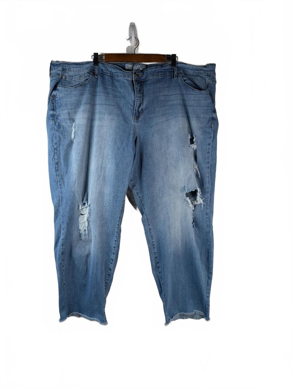 Torrid Distressed Boyfriend Cropped Jeans Size 30